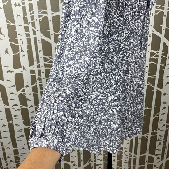 Sadie & Sage Washed Gauze Ditsy Floral U-Neck Boho Tunic Top Gray White sz M - Picture 3 of 14